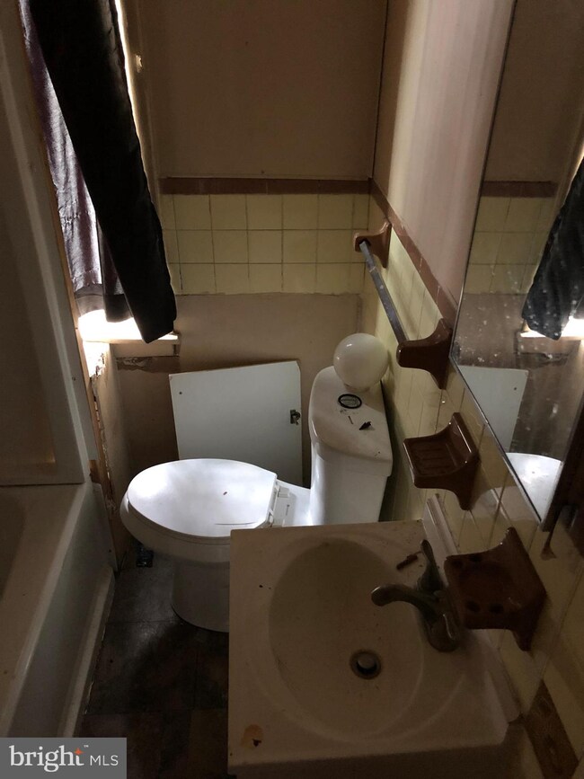 2031 Miller St, Camden, NJ 08104 - photo 5