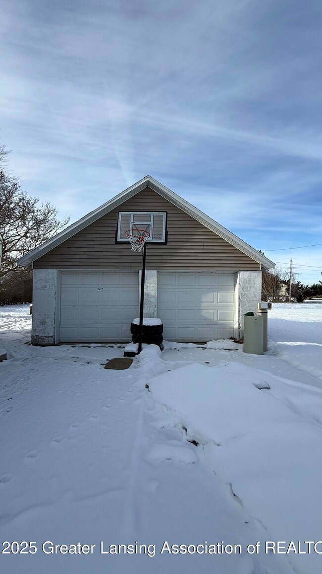 610 Maple St, Saint Louis, MI 48880 - photo 4