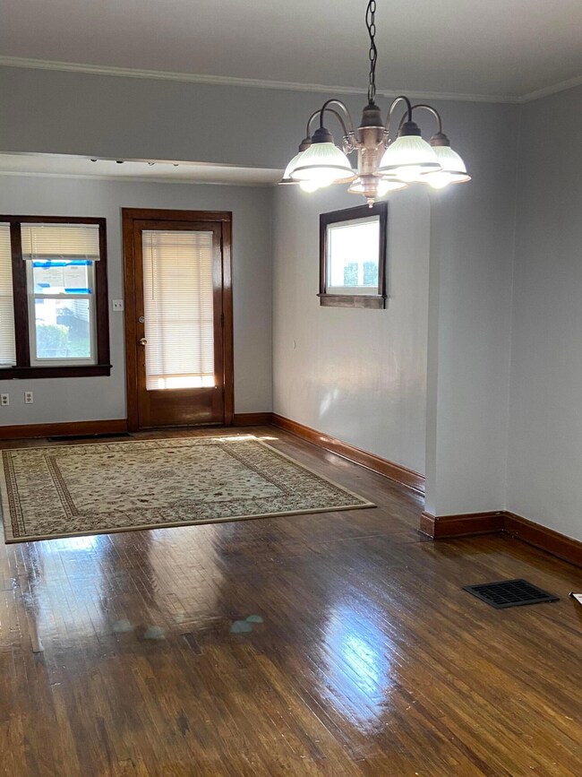 702 Front Rooms