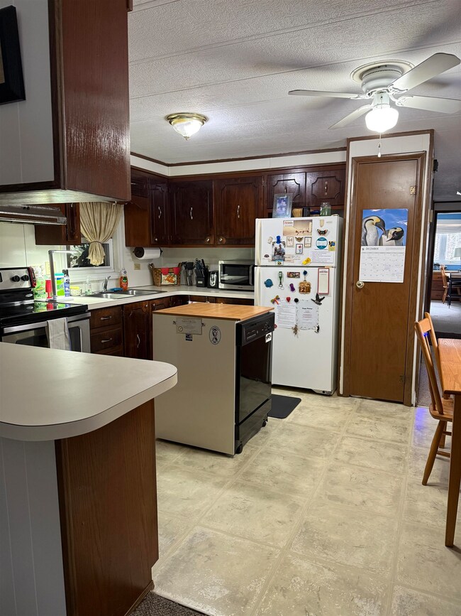 1013 Camelot Dr, Exeter, NH 03833 - photo 5