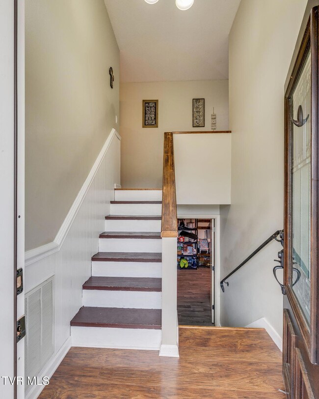 3200 Buckingham Dr, Johnson City, TN 37604 - photo 5