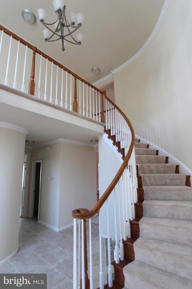 9018 Copperleaf Ln, Fairfax Station, VA 22039 - photo 2