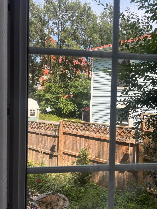 949 Anderson St, Staunton, VA 24401 - photo 5