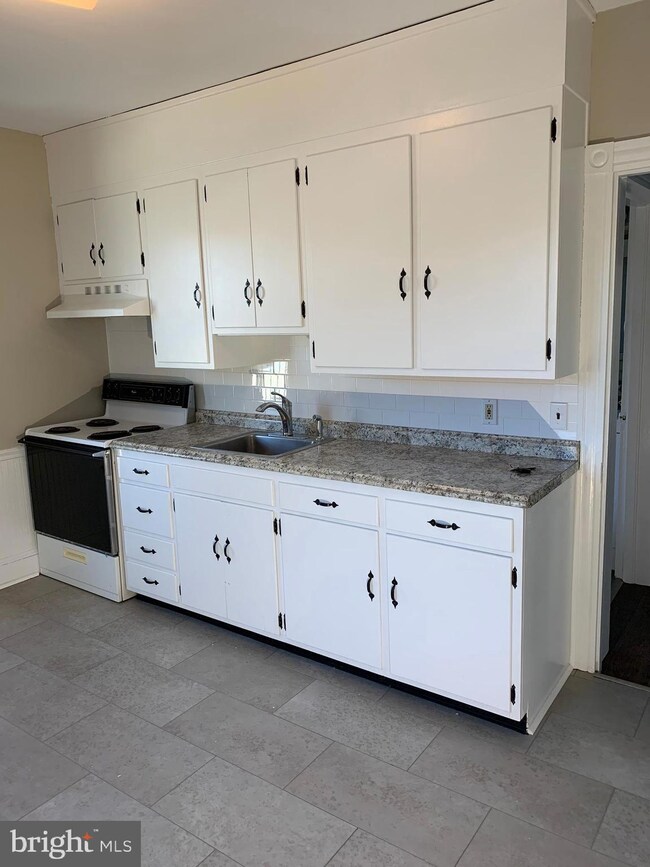 11 N West St, Doylestown, PA 18901 - photo 6