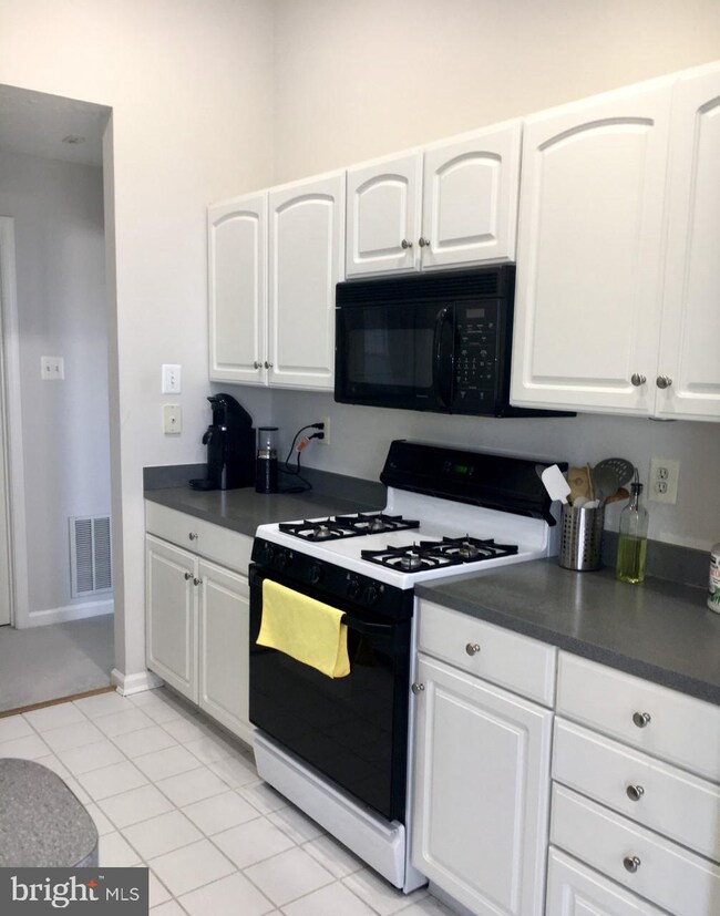 8365 Cypress Mill Rd, Nottingham, MD 21236 - photo 6