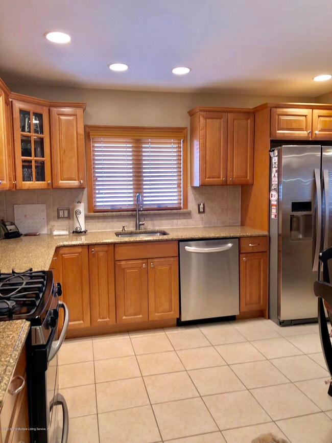 96 Jeanette Ave, Staten Island, NY 10312 - photo 6