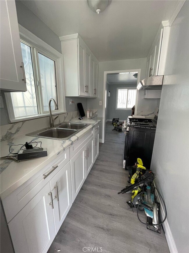 117 S Cedar Ave, Inglewood, CA 90301 - photo 7