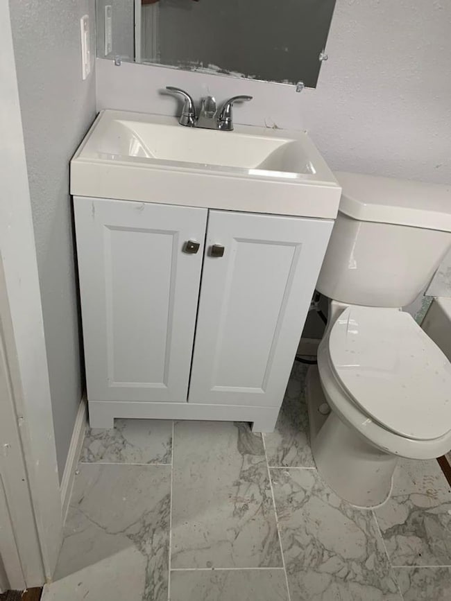 211 E Sterling St unit 4, Baytown, TX 77520 - photo 4