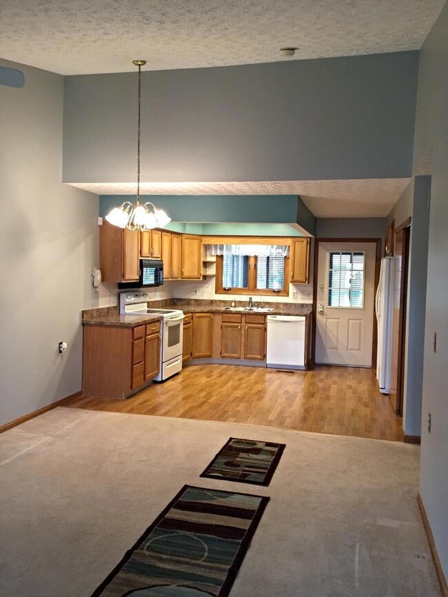 1427 Pegwood Dr, Columbus, OH 43229 - photo 5