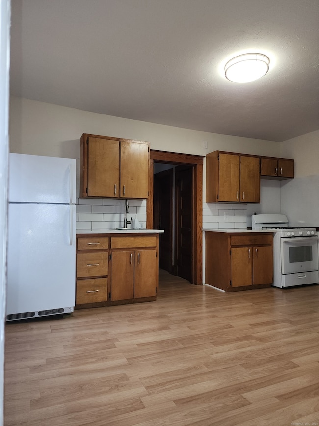 106 Lyons St, New Britain, CT 06052 - photo 4