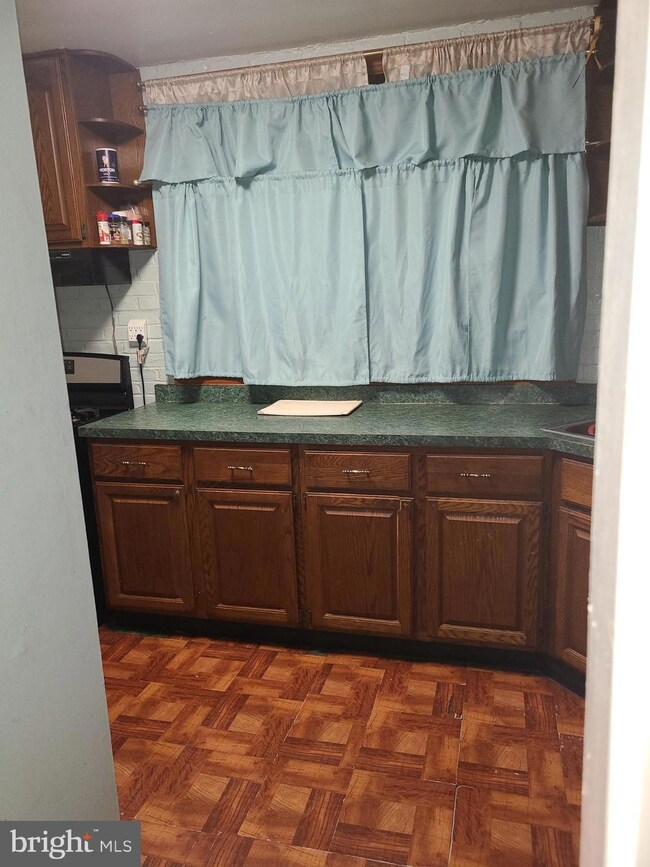 953 Owens Rd, Oxon Hill, MD 20745 - photo 3