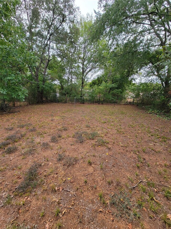 1020 W Baker St, Denison, TX 75020 - photo 7