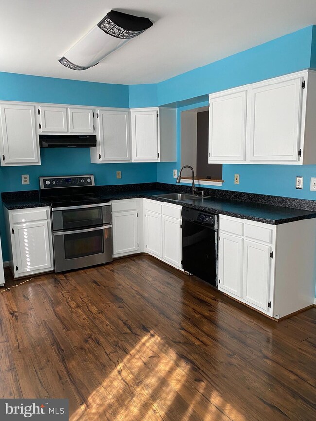 1119 Kelfield Dr, Halethorpe, MD 21227 - photo 3