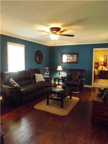 303 Southview Dr, Shelbyville, TN 37160 - photo 4