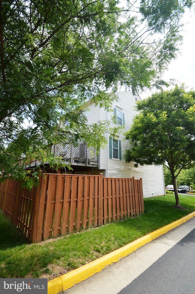 2431 Fox Mine Ln, Herndon, VA 20171 - photo 2