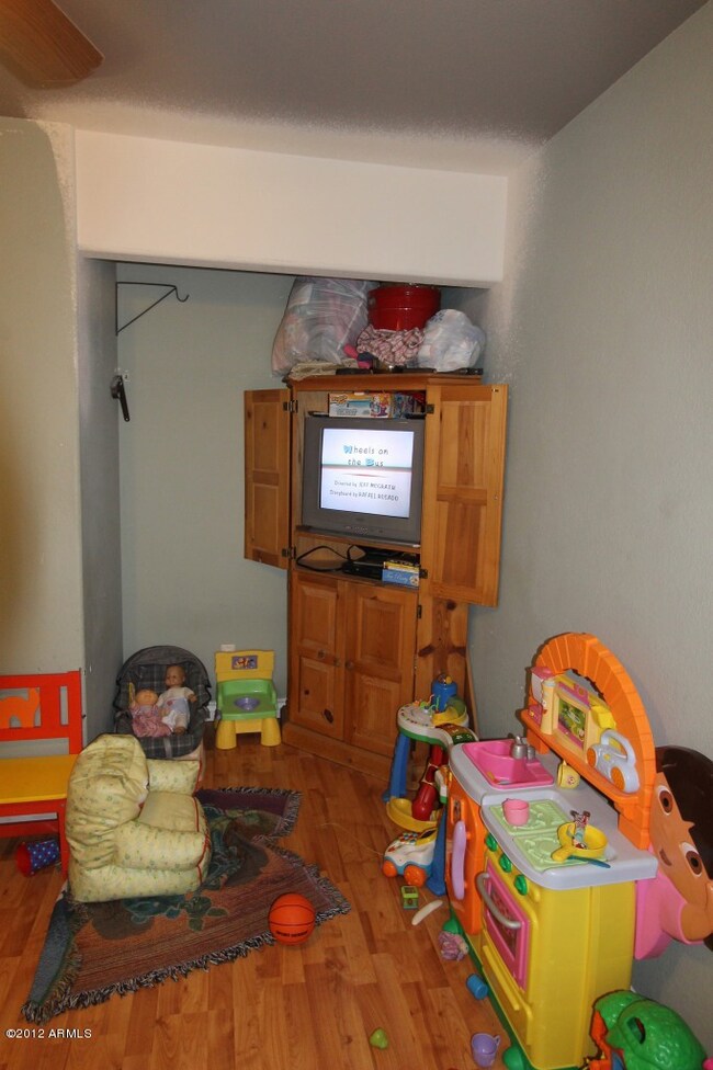 DEN FRAMED FOR CLOSET