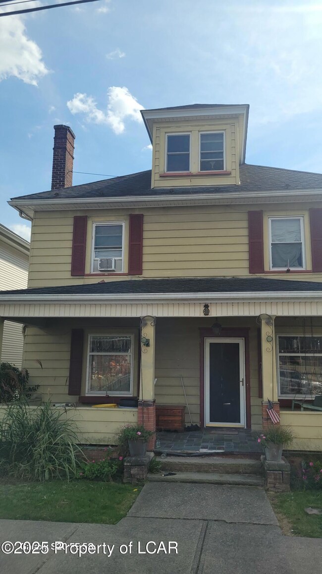 339 E Broad St, Nanticoke, PA 18634 - photo 2