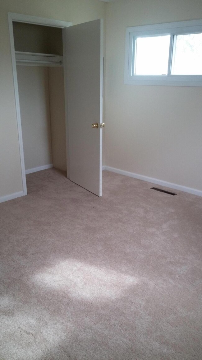 384 Wolfe Ave, Columbus, OH 43213 - photo 5