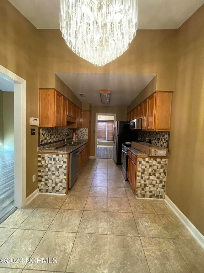 105 Kingsmill Ct, Jacksonville, NC 28546 - photo 7