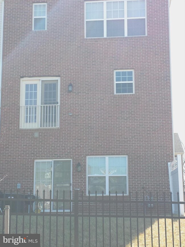 557 Bolin Terrace, Upper Marlboro, MD 20774 - photo 2