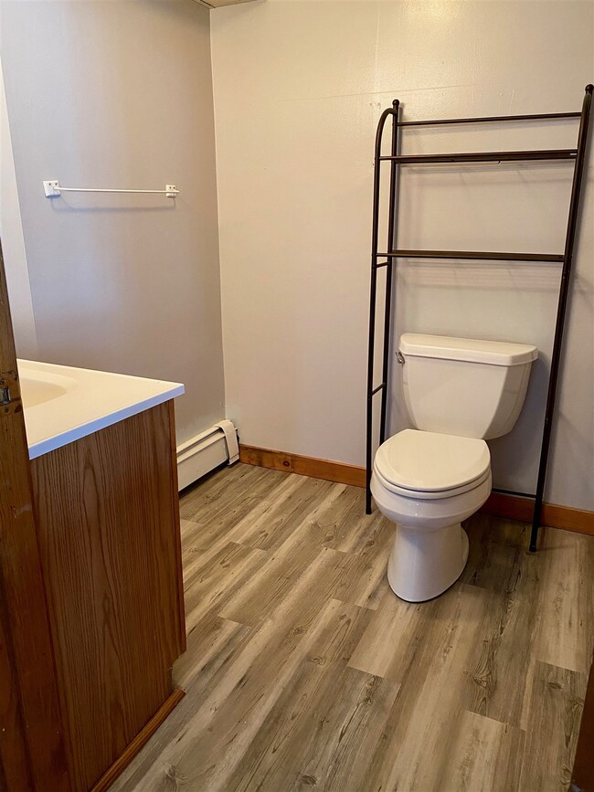 84 Hovey Rd unit B, Londonderry, NH 03053 - photo 5