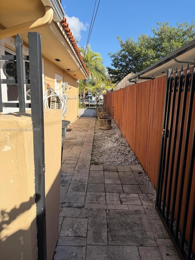 2015 Arch Creek Dr unit hse, North Miami, FL 33181 - photo 5