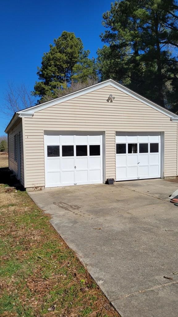 Detached 2 car garage.
