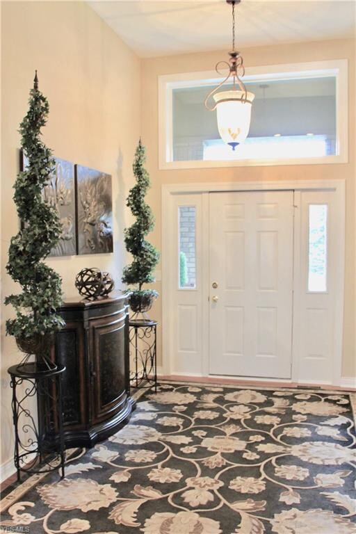 560 Burgess Cir unit 13, Aurora, OH 44202 - photo 2