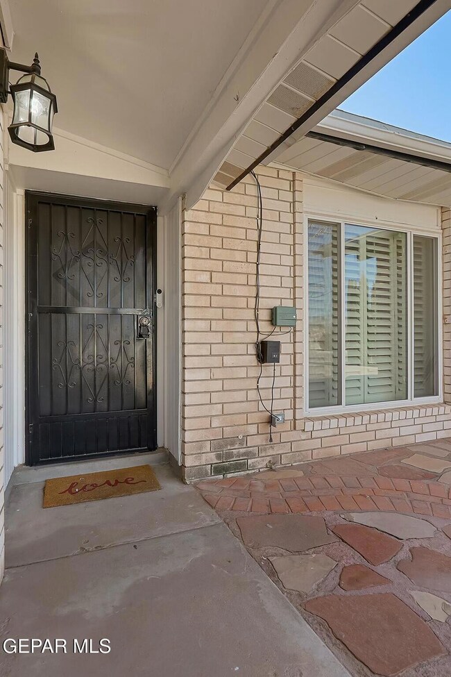 10404 Maxwood Dr, El Paso, TX 79935 - photo 5