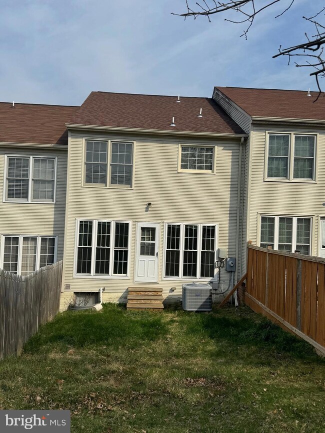 402 Fair Oaks Ave, Stafford, VA 22554 - photo 2