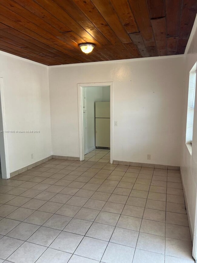 1035 Grant St unit 3, West Palm Beach, FL 33407 - photo 2