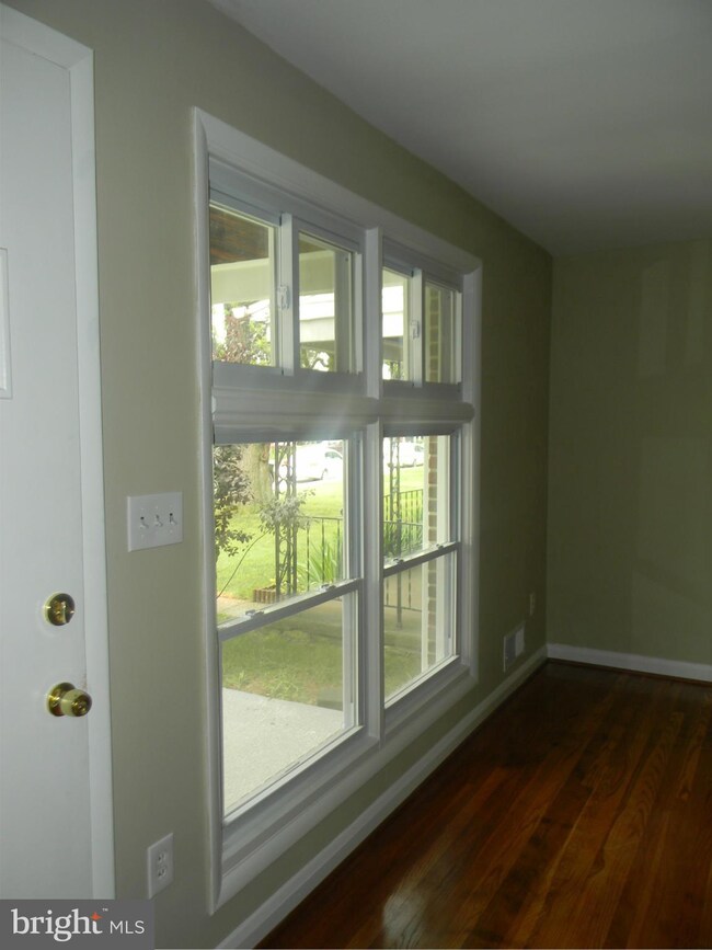 6136 Edlynne Rd, Baltimore, MD 21239 - photo 7