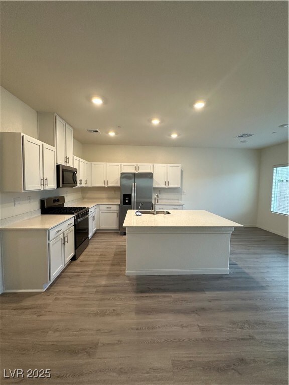 Quartz Countertops with Island & Upgraded Stainles