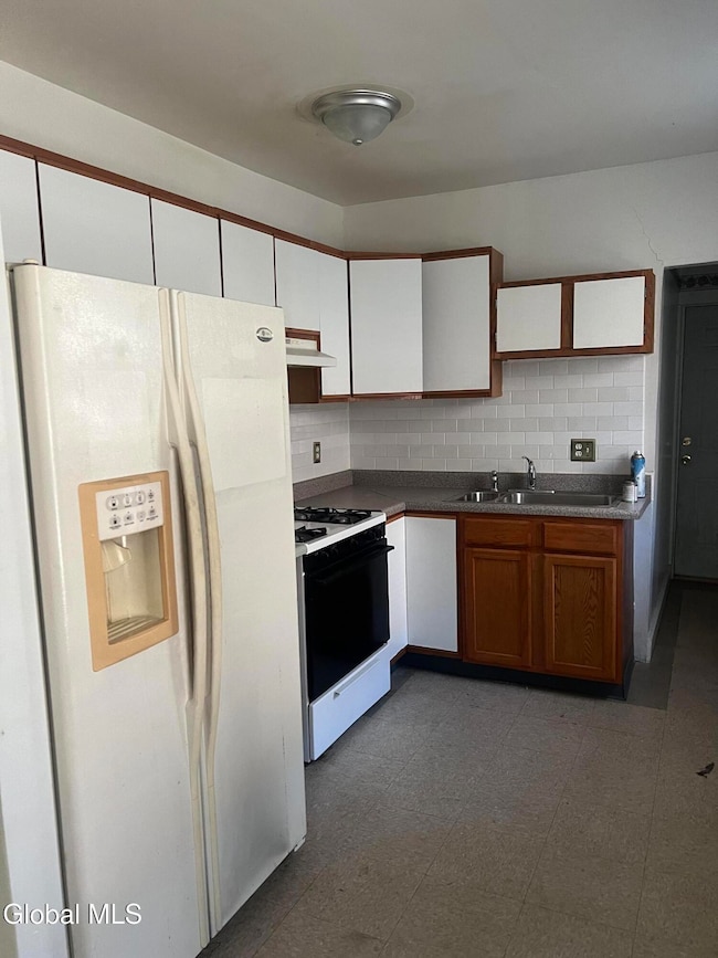 562 Crane St, Schenectady, NY 12303 - photo 2