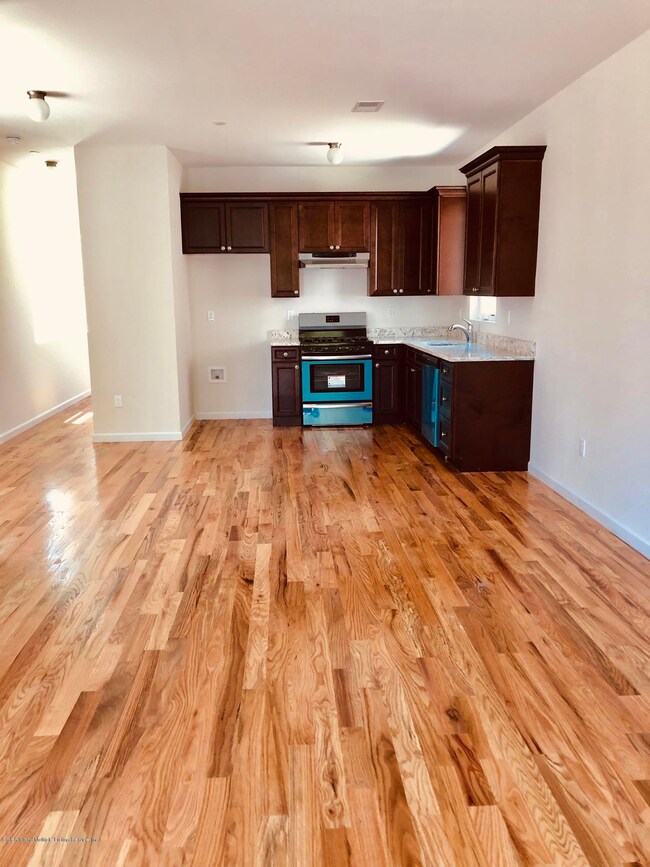 36 Seaview Ave, Staten Island, NY 10304 - photo 3