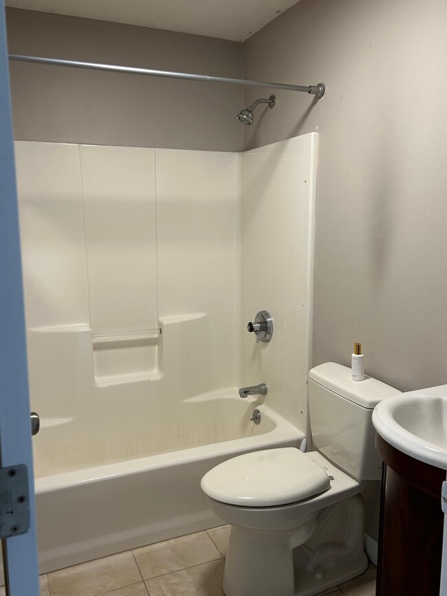 37 Hawthorne Village Rd unit U361, Nashua, NH 03062 - photo 7