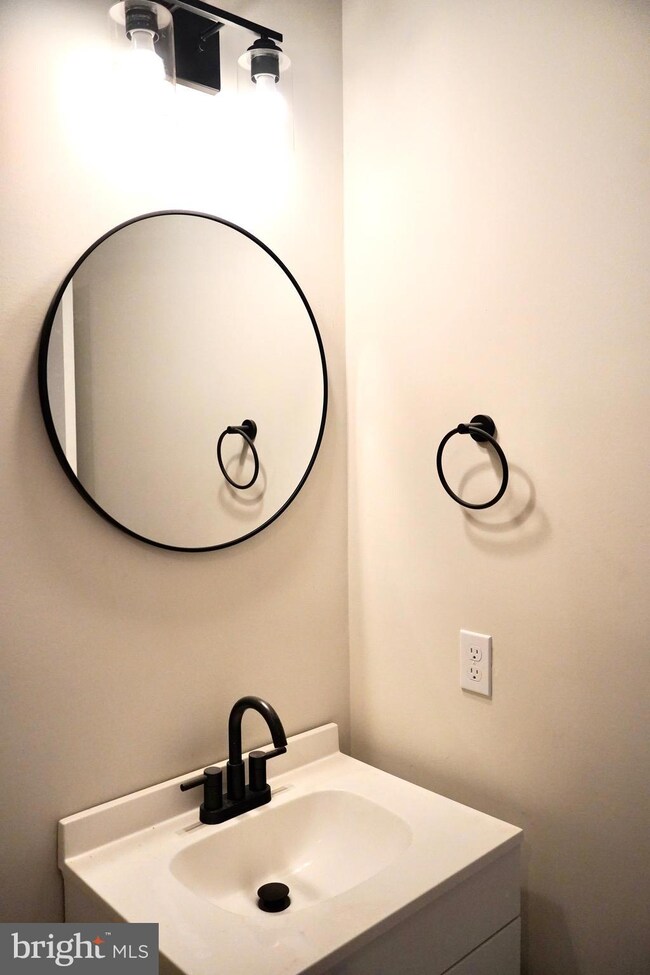 2600 E Hoffman St, Baltimore, MD 21213 - photo 5