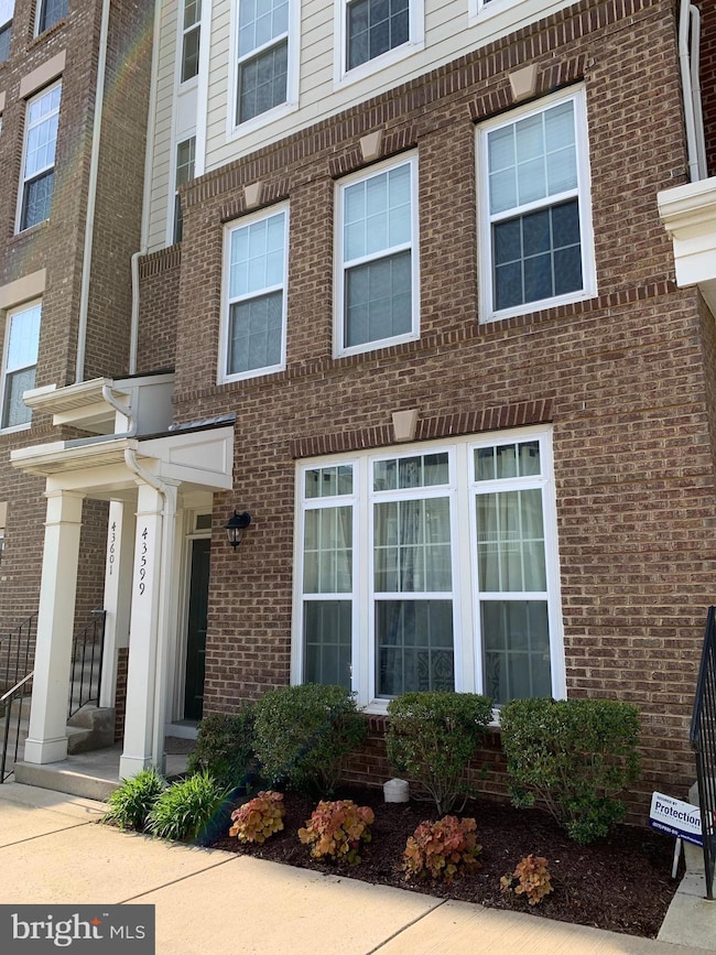 43599 Helmsdale Terrace, Chantilly, VA 20152 - photo 2