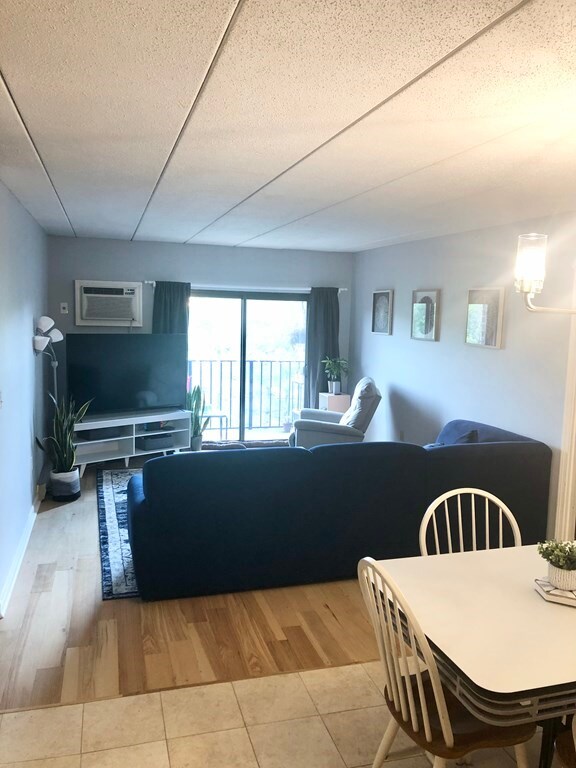 137 Franklin St unit 503, Stoneham, MA 02180 - photo 3