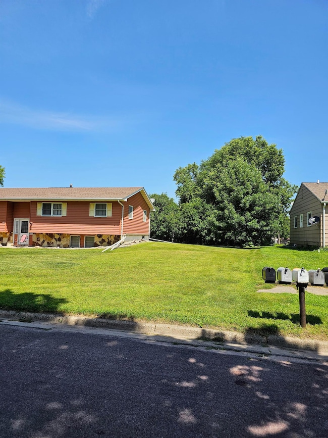 402 E 2nd St N, Truman, MN 56088 - photo 2