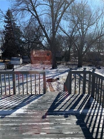 nice backyard and deck