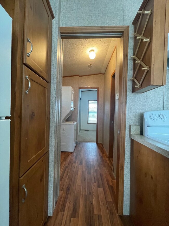 7107 Kamas Ln unit 3, Needville, TX 77461 - photo 2