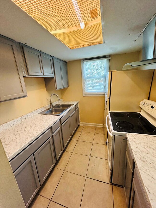 2769 L B McLeod Rd unit C, Orlando, FL 32805 - photo 3