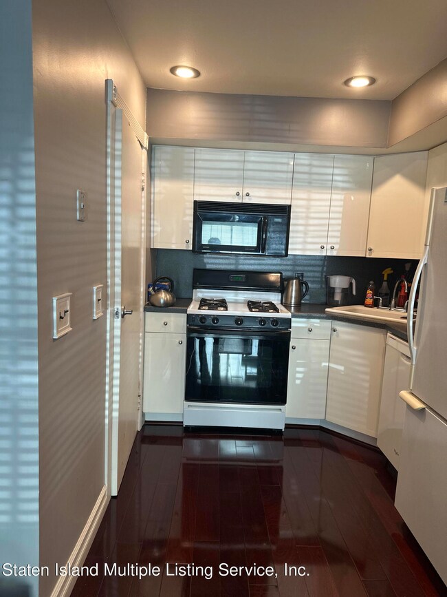 31 Gardenia Ln unit 25, Staten Island, NY 10314 - photo 5