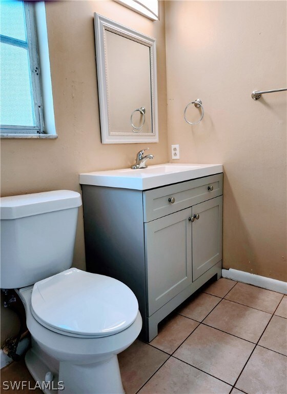 Bathroom of 3229 Edgewood, similar floor plan