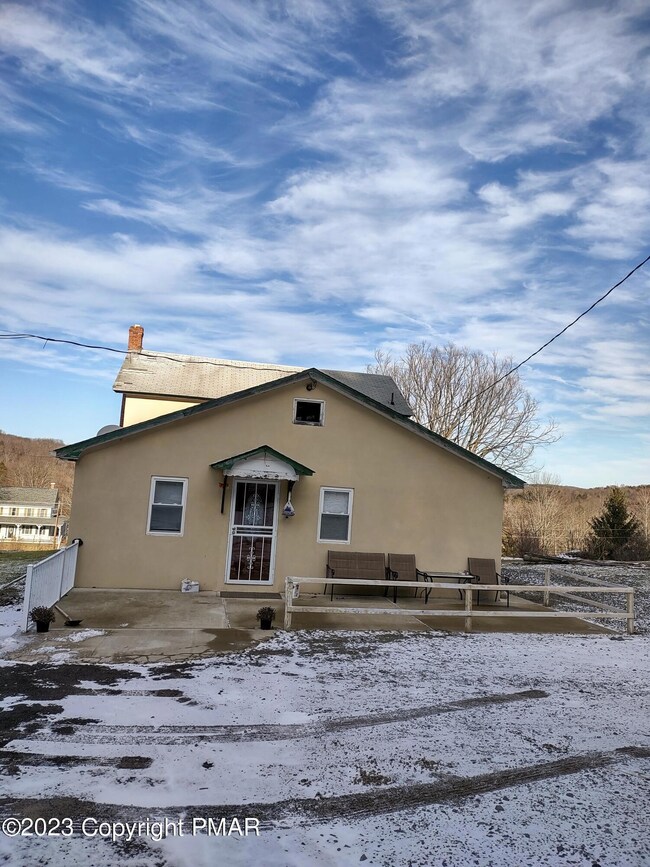 67 E Sterling Rd, Newfoundland, PA 18445 - photo 7