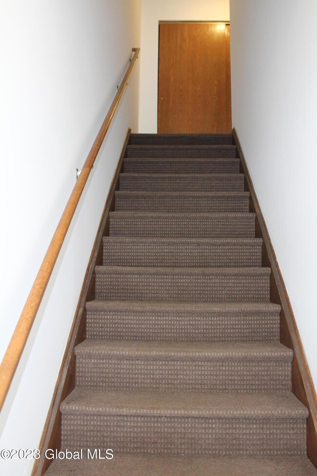 1707 Cambridge Manor Dr, Schenectady, NY 12302 - photo 3