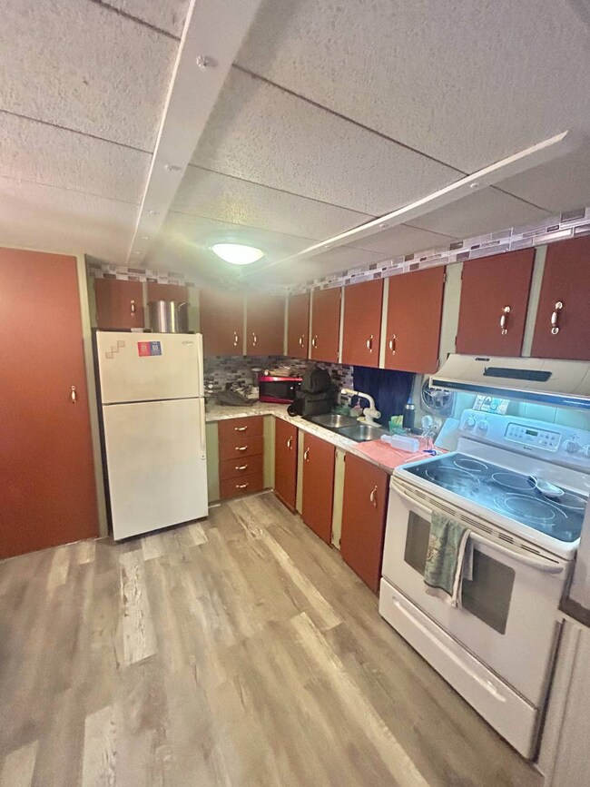 8 Idle Ln, Bradenton, FL 34208 - photo 6