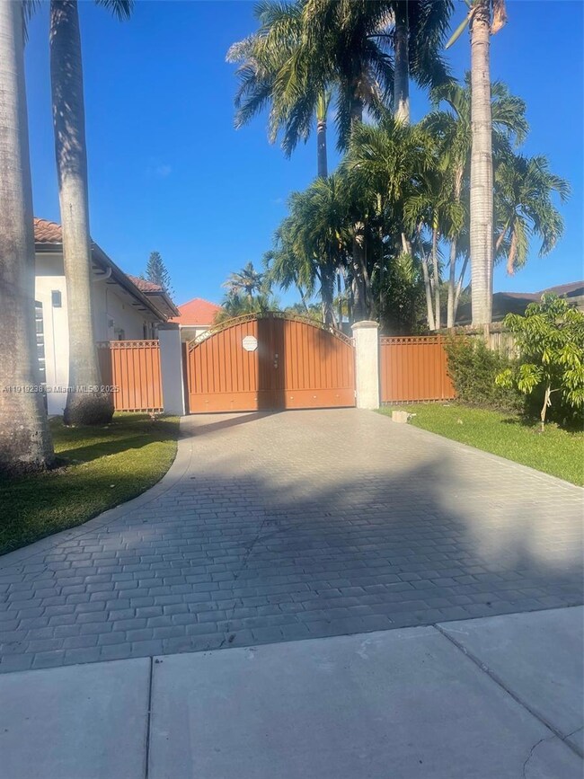 8775 SW 164th St unit 1, Palmetto Bay, FL 33157 - photo 2