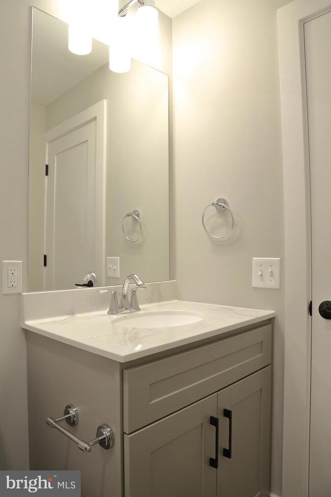 719 N Duke St unit 12, Lancaster, PA 17602 - photo 5